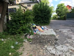 Die Mülltone ist weg.