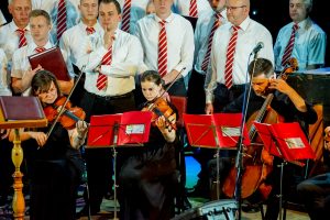 Ein Musikstück vortragen.