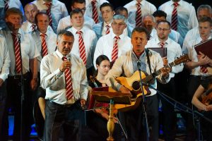 Brüder Pirjaniks singen ein Lied über die Ukraine.