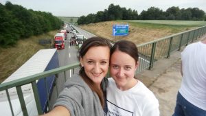 Shana, Melina und der Rücken.