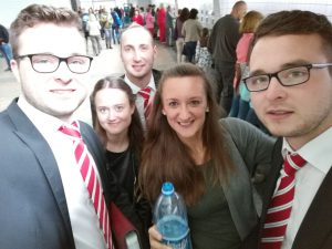 Gesundes Wasser zapfen.