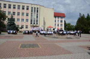 Gottesdienst auf dem Stadtplatz.