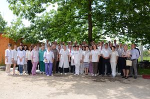 Männerchor und das Personal des Krankenhauses.