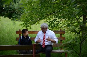 Gespräche nach dem Gottesdienst.