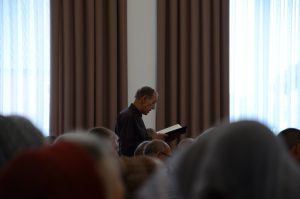 Bibellese aus den Reihen.