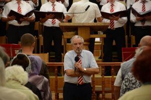 Zuruf am Ende des Gottesdienstes.