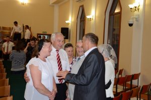 Gespräche nach dem Gottesdienst.