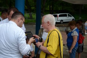 Neues Testament verschenken.